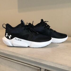 Under Armour Flow Breakthru Women’s Black Athletic Shoes